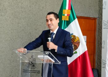 Luis Susarrey presenta libro sobre movilidad y derecho humano a la movilidad