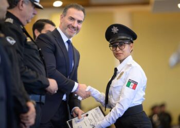 Monterrey otorga 37 ascensos a policías y tránsitos