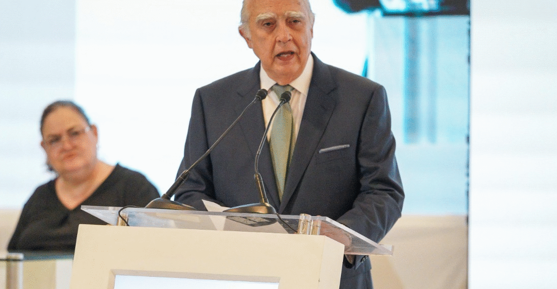 Monterrey otorga la Medalla al Mérito 2025 a Fernando Canales Clariond