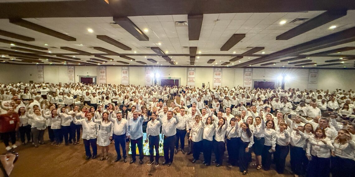 SNTE muestra fuerza en Nuevo León y exige más recursos para la educación