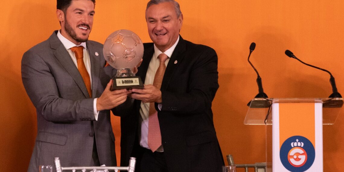 Héctor García rinde su primer informe en Guadalupe