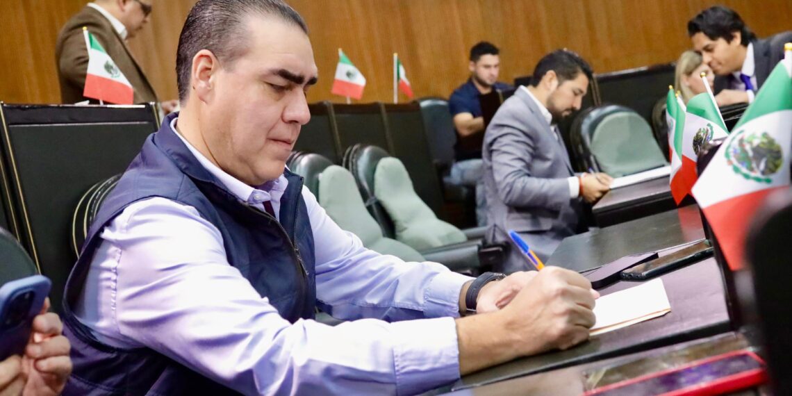 Heriberto Treviño plantea reforma para capacitar contra ciberacoso