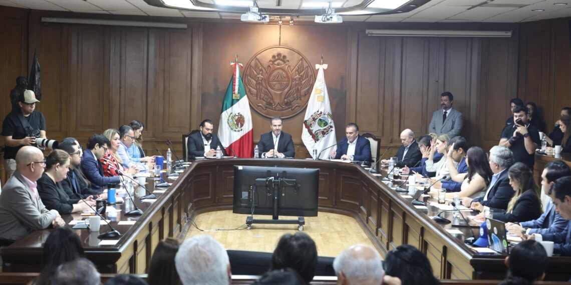 Monterrey rinde homenaje a Mauricio Fernández Garza en Sesión de Cabildo