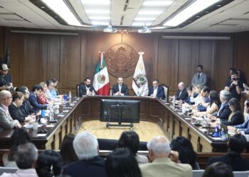 Monterrey rinde homenaje a Mauricio Fernández Garza en Sesión de Cabildo