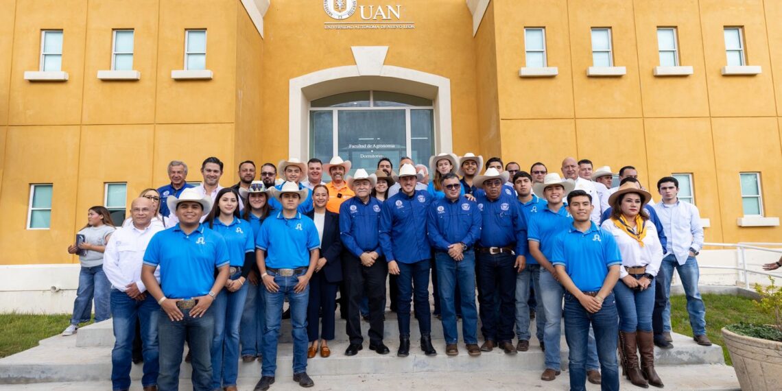 Gobernador celebra 20 aniversario de la Facultad de Agronomía de la UANL