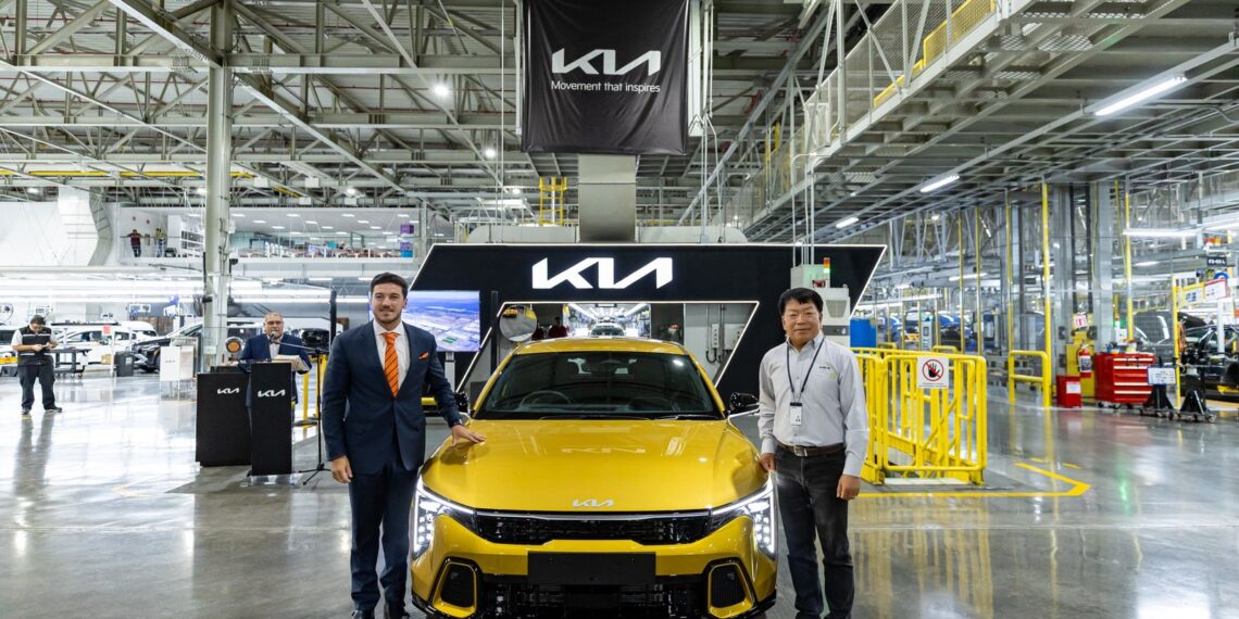Nuevo León inicia exportación de vehículos KIA hacia Europa