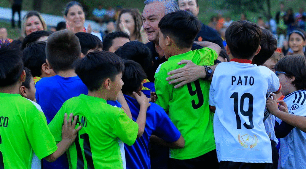 Guadalupe entrega cancha deportiva rehabilitada en la colonia Villa Olímpica