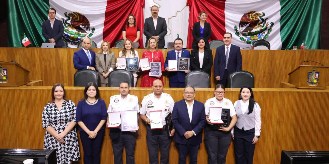 Congreso de Nuevo León entrega la Medalla Fray Servando Teresa de Mier