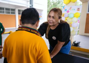 Comunidad escolar recibe programas de prevención del suicidio