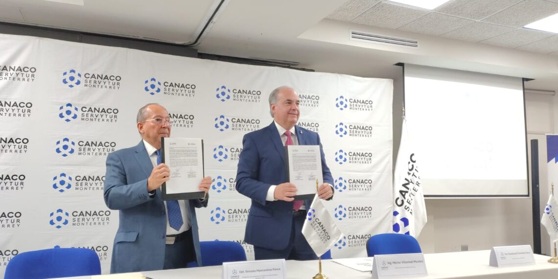 CANACO Monterrey y gremio óptico firman convenio para promover la salud visual