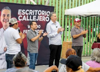 Escritorio Callejero beneficia a 400 personas en Monterrey