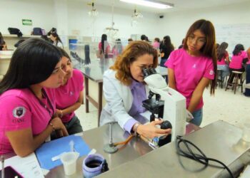 Mujeres en la Ciencia inspira a jóvenes a descubrir su vocación científica