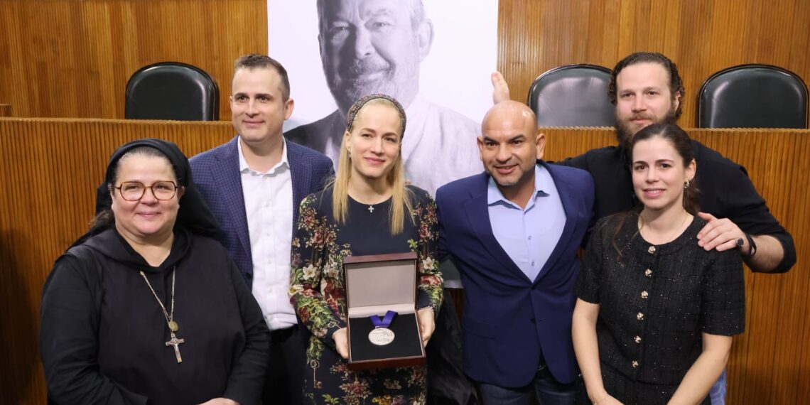 Congreso de Nuevo León entrega “Medalla Mauricio Fernández Garza“