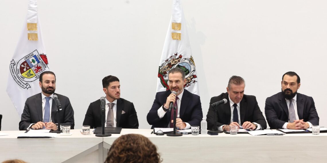 Monterrey y San Pedro honran a Mauricio Fernández al renombrar calzada en su memoria