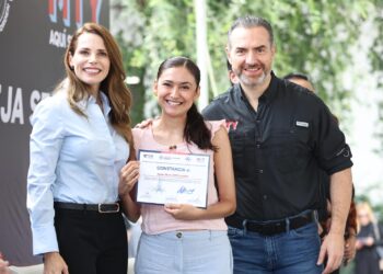 Monterrey entrega constancias del curso “Maneja Seguro”