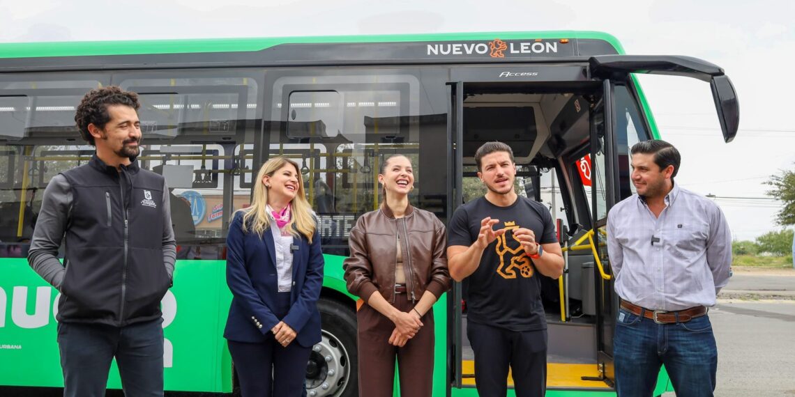 Salinas Victoria avanza en movilidad: entregan 16 nuevas unidades de transporte público