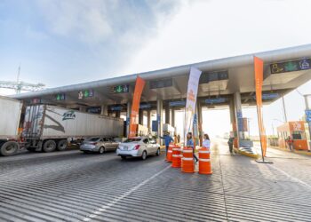 Gobernador abre autopista al aeropuerto de forma gratuita