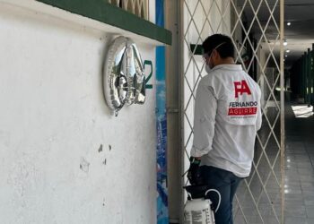 Fernando Aguirre lleva jornadas de fumigación a escuelas del Distrito 2