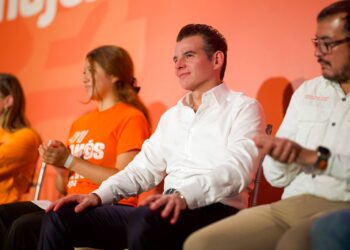 Miguel Flores lleva brigada de testamentos gratuitos a Juárez