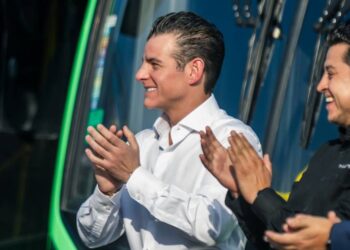 Miguel Flores: “En Nuevo León apoyamos a mujeres con transporte gratuito”