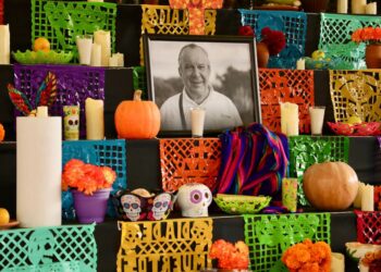 Congreso rinde homenaje a Mauricio Fernández Garza con altar de muertos