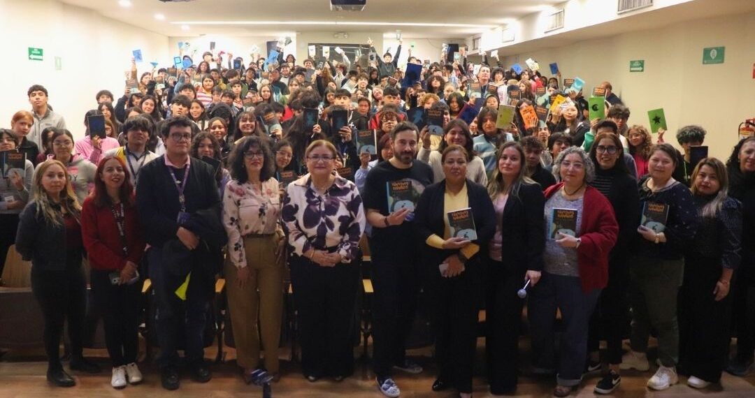 UANL: el escritor Jaime Alfonso Sandoval inspira a jóvenes de la Prepa 3