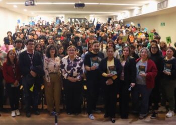 UANL: el escritor Jaime Alfonso Sandoval inspira a jóvenes de la Prepa 3