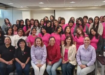 Alumnas del CONALEP exploran la ciencia en la Facultad de Odontología