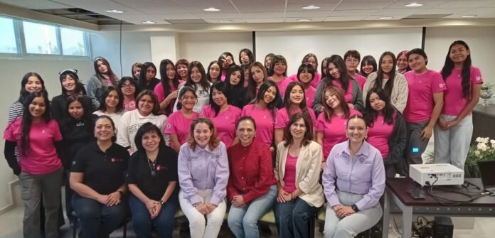 Alumnas del CONALEP exploran la ciencia en la Facultad de Odontología
