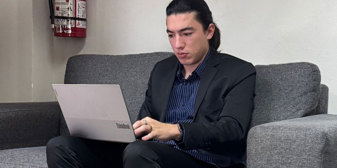 Alumno de la U-ERRE presenta examen en pleno velorio de su padre