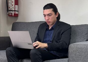 Alumno de la U-ERRE presenta examen en pleno velorio de su padre