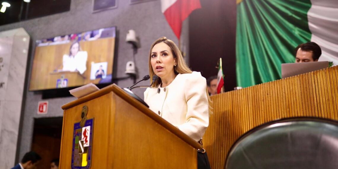 Perla Villarreal gestiona docente bilingüe para comunidad otomí