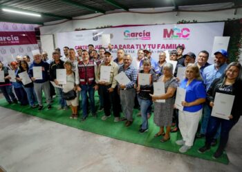 Familias de El Fraile reciben escrituras tras más de tres décadas de espera