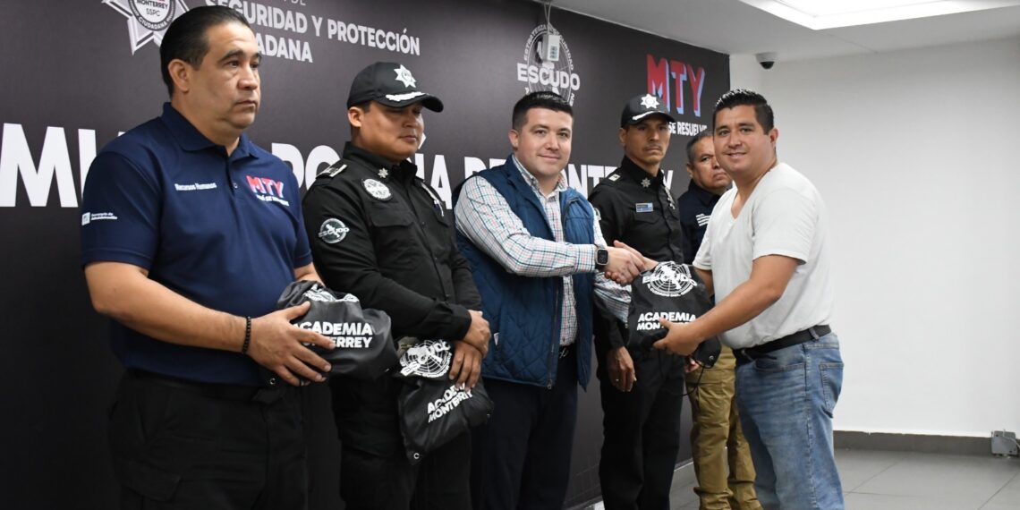 Exhortan a nuevos cadetes a construir una carrera ejemplar en la Policía de Monterrey