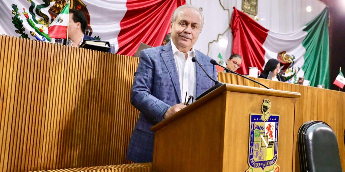 Héctor Morales busca frenar aumentos injustificados en seguros médicos