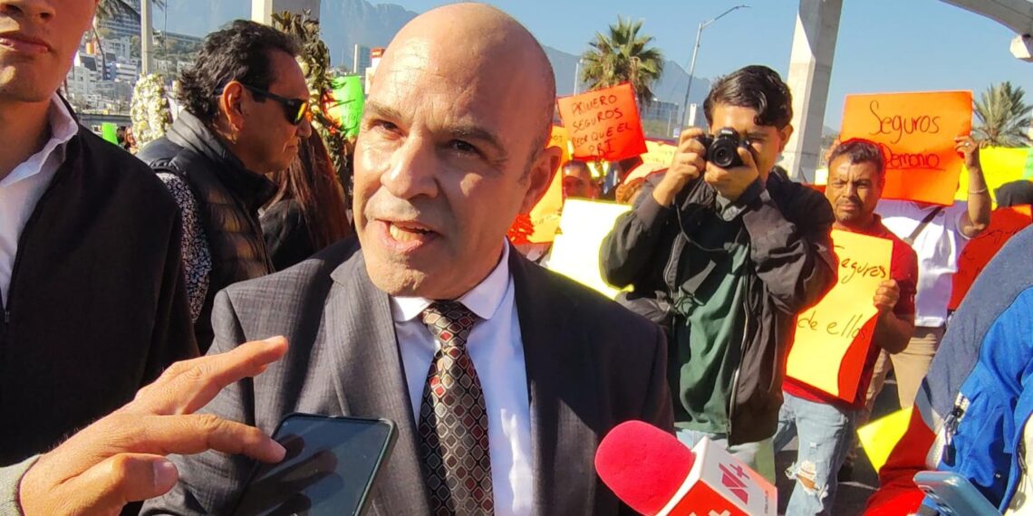 Asesor Jurídico aclara señalamientos tras protestas contra aseguradora