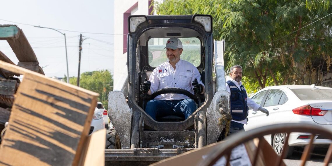 Adrián de la Garza supervisa operativo de descacharrización en Burócratas Federales