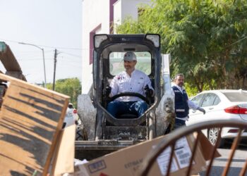 Adrián de la Garza supervisa operativo de descacharrización en Burócratas Federales