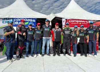 Waldo Fernández y “Abuelo” Cruz son condecorados en el Autódromo Monterrey