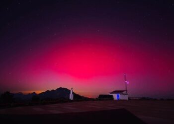 Auroras boreales iluminan México por inusual actividad solar