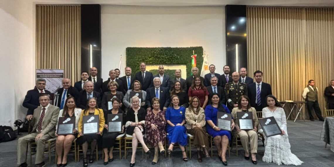 Federación de Colegios Profesionales reconoce a figuras de excelencia en Nuevo León