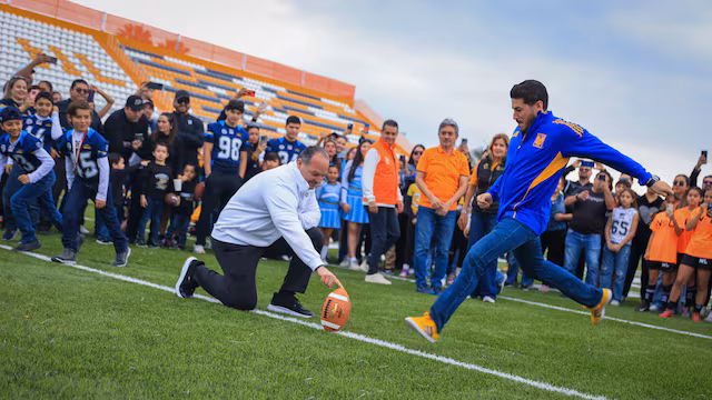 Gobernador entrega obras del Estadio Bicentenario en el Parque Niños Héroes