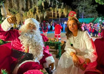 Ana Reyes enciende la Navidad en La Huasteca