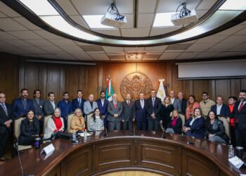 Monterrey realiza conversatorio sobre la vida y legado de Mauricio Fernández