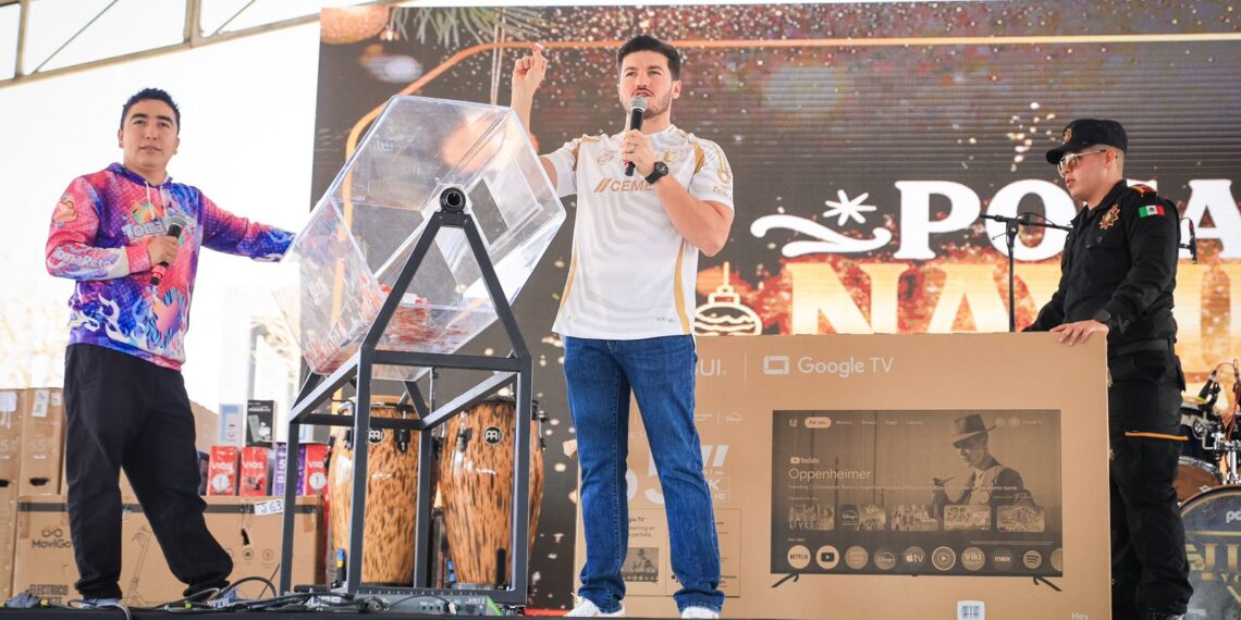 Samuel le hace posada a familias de policías