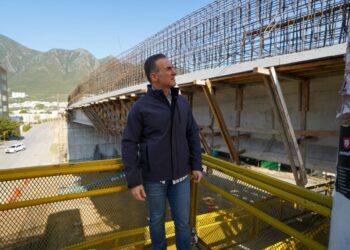 Adrián de la Garza supervisa avances del Circuito Vial Huajuco