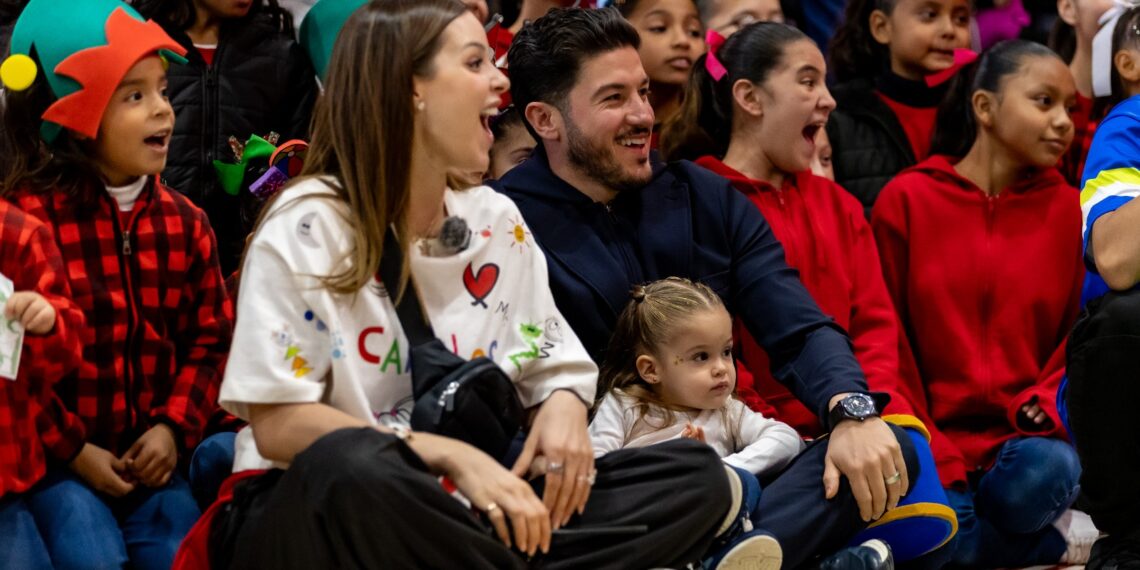 Mariana y Samuel celebran posada navideña con niñas y niños de Capullos Renace