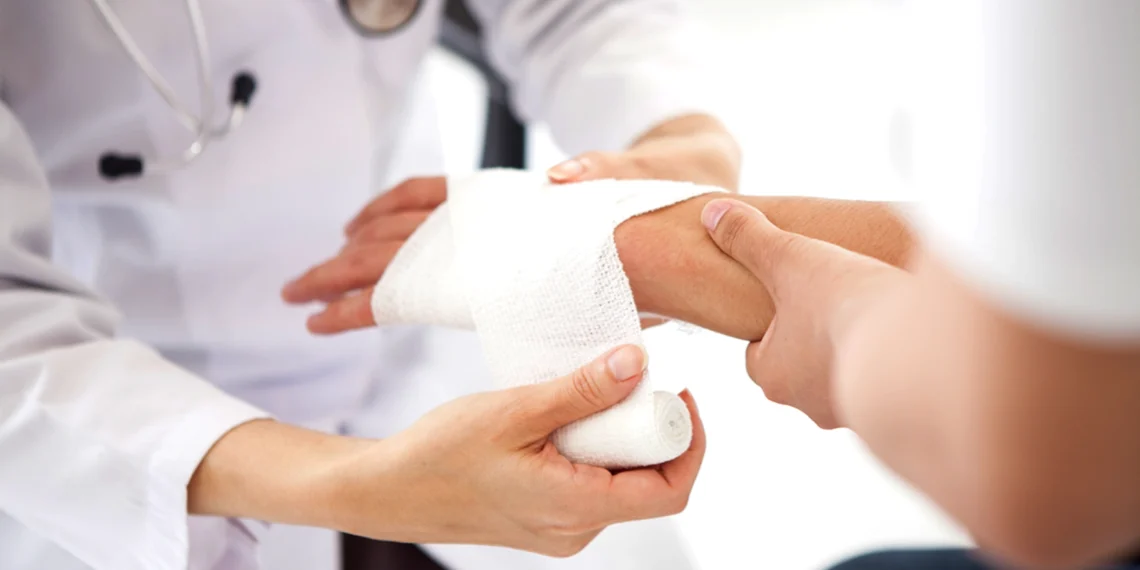 DIF Nuevo León ofrece tratamiento gratuito en Texas a jóvenes con secuelas de quemaduras