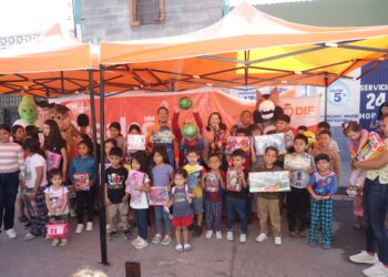 DIF de Nuevo León celebra Día de Reyes con entrega de juguetes
