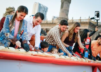 Samuel García y Mariana Rodríguez encabezan la Macro Rosca